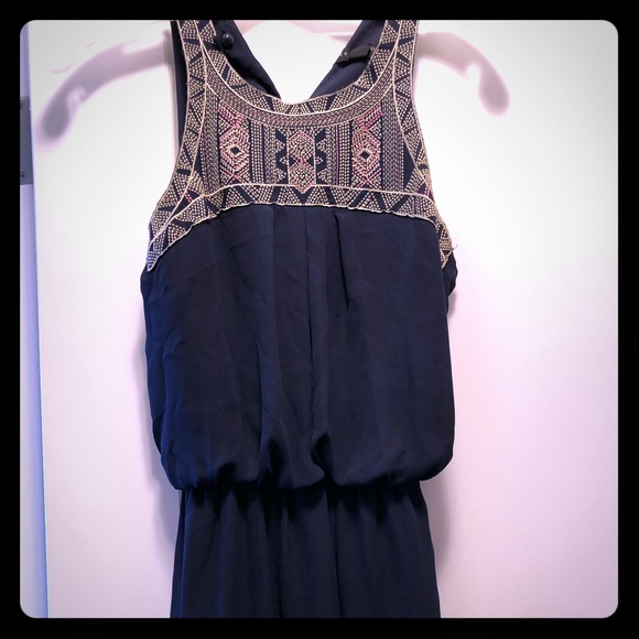 Dresses & Skirts - Navy blue dress with pattern detail